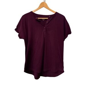 Women's Duluth Trading Co. Short Sleeve Casual Maroon/Plum Medium Henley T-Shirt